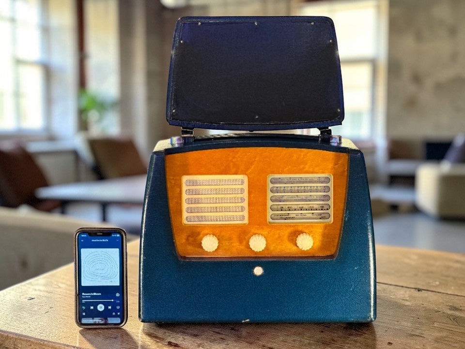 PYE P27UBQ (1949) PORTABLE BLUETOOTH SPEAKER