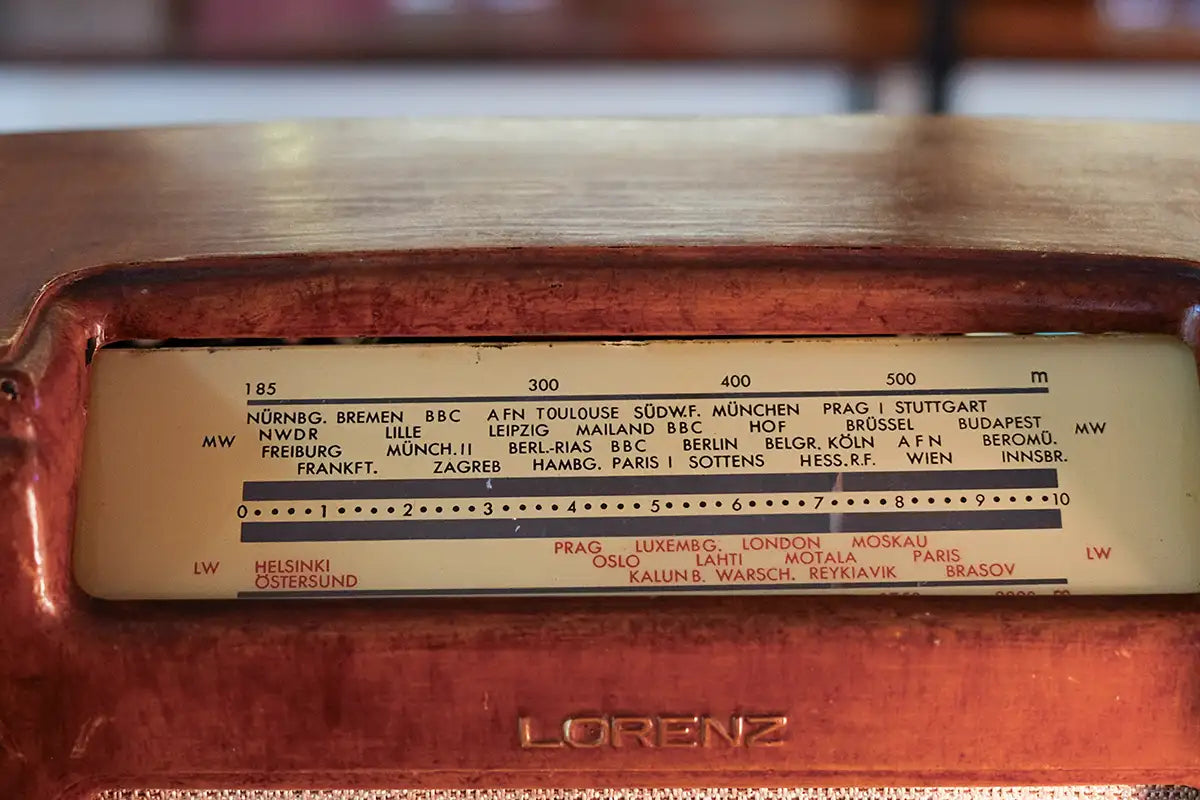 LORENZ STUTTGART S50 (1949) SPEAKER BLUETOOTH