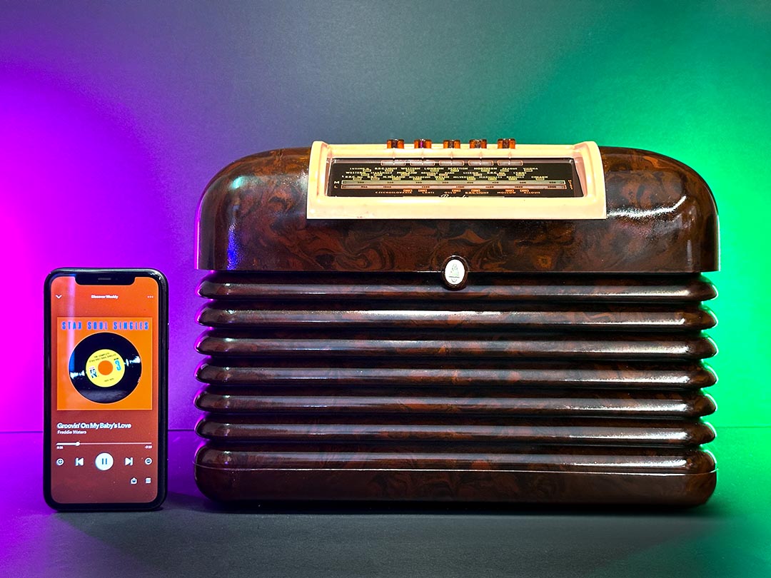 radio d'epoca trasformata in speaker Bluetooth