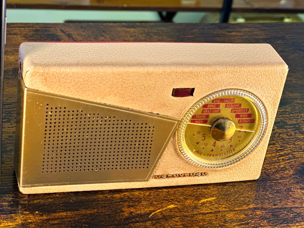 HORNYPHON WL199T (1960) PORTABLE BLUETOOTH SPEAKER