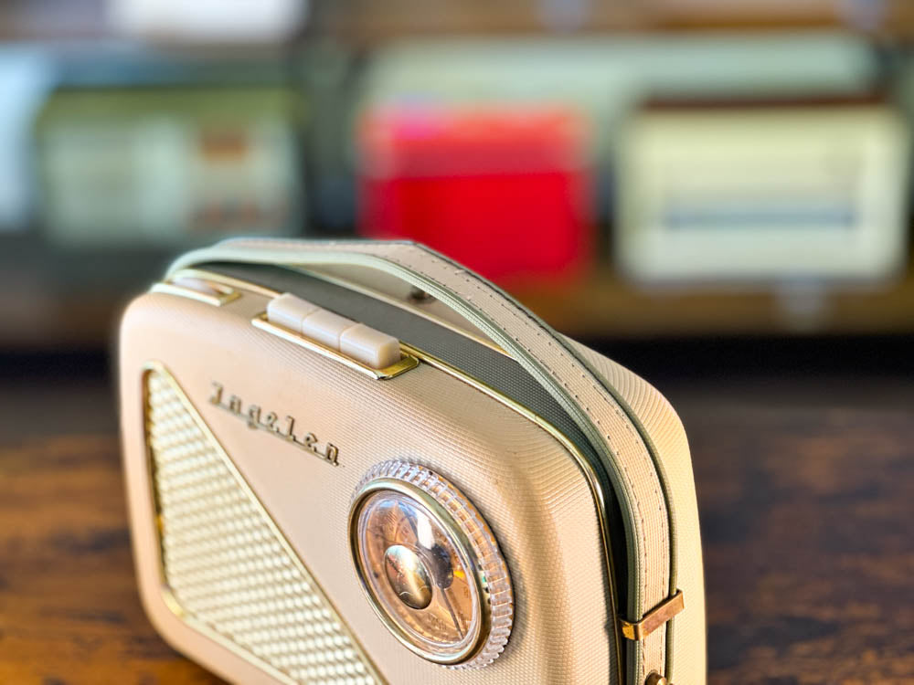 INGELEN TRV-100 B (1957) PORTABLE BLUETOOTH SPEAKER