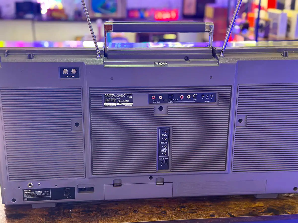 vintage, boombox vintage SHARP GF 777 fonctionne vintage, boombox vintage SHARP GF 777 fonctionne