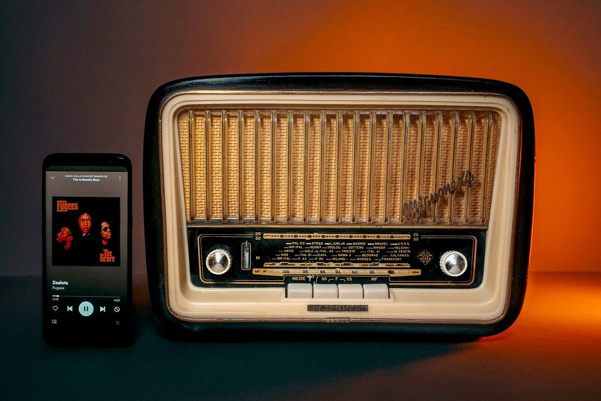 TELEFUNKEN MIGNONETTE (1955) BLUETOOTH VINTAGE RADIO
