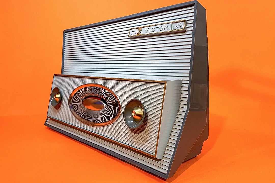 RADIO VINTAGE BLUETOOTH RCA VICTOR 1RA52 (1961)